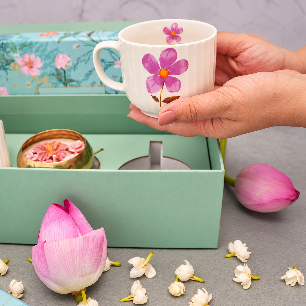 A Garden Affair Cups & Urli Gift Set – Daisy