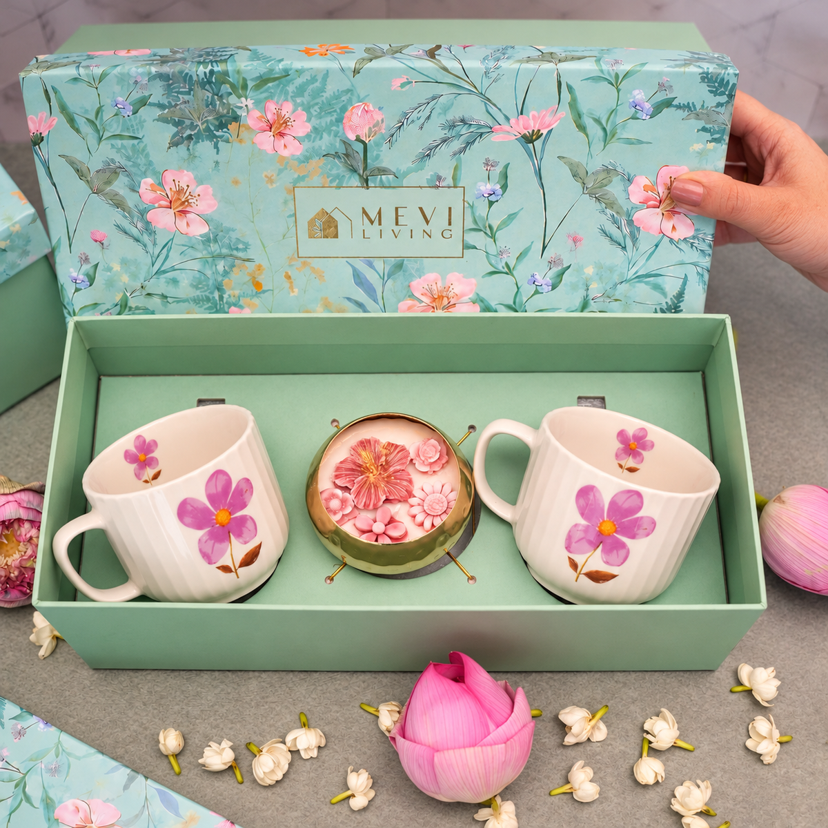 A Garden Affair Cups & Urli Gift Set – Daisy