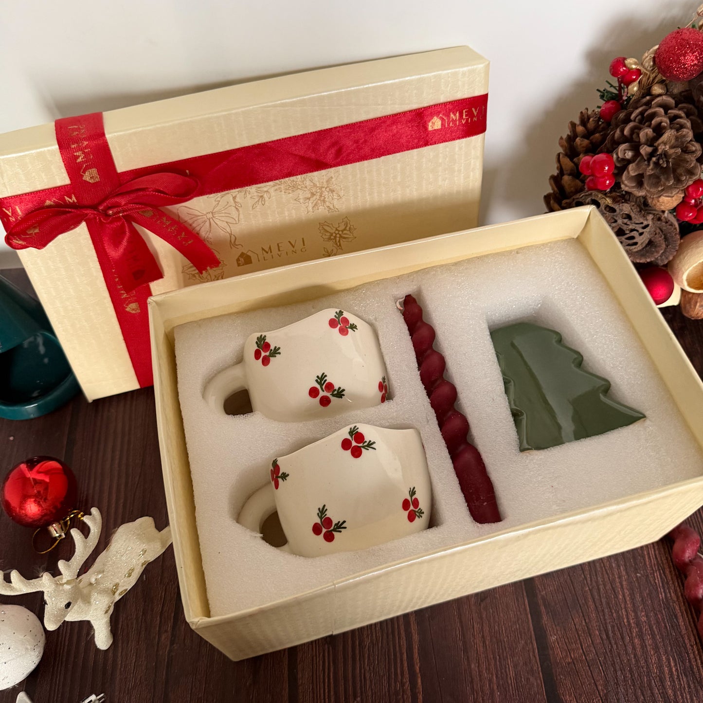 Holly Cheer Holiday Gift Set