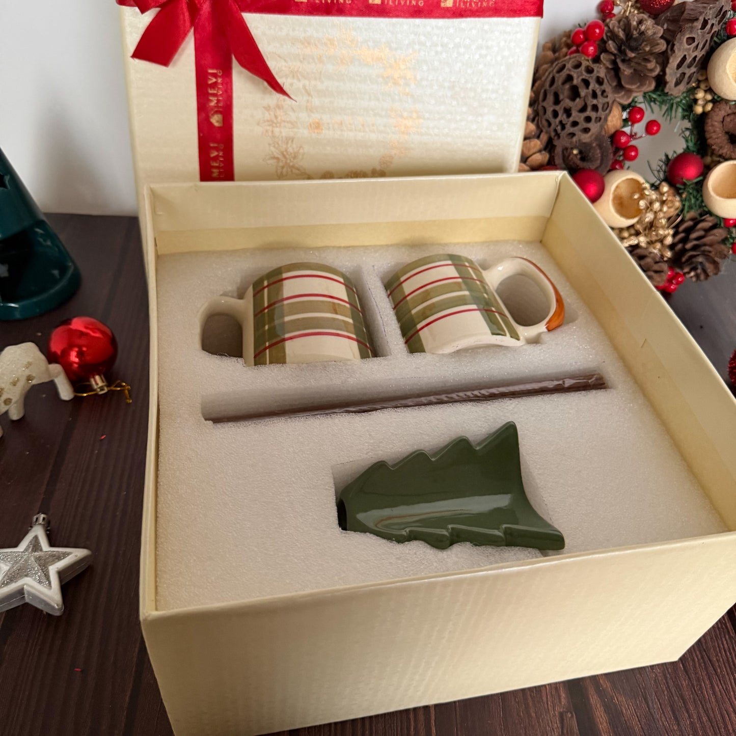 Holly & Hearth Holiday Gift Set