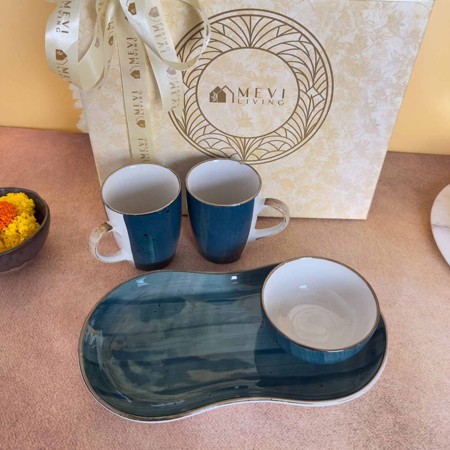 Elm Platter & Pour Gift Set