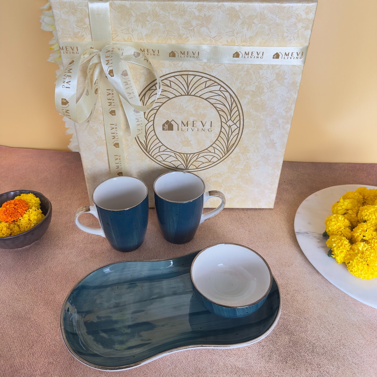 Elm Platter & Pour Gift Set
