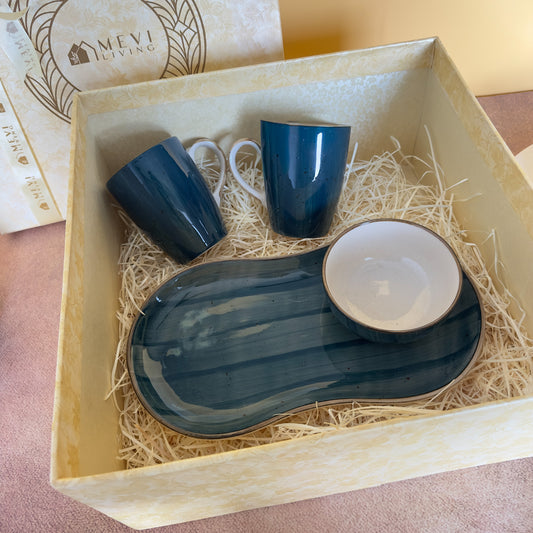 Elm Platter & Pour Gift Set
