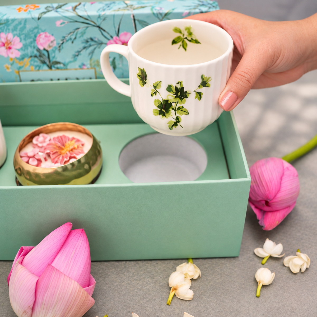 A Garden Affair Cups & Candle Urli Set – Ivy