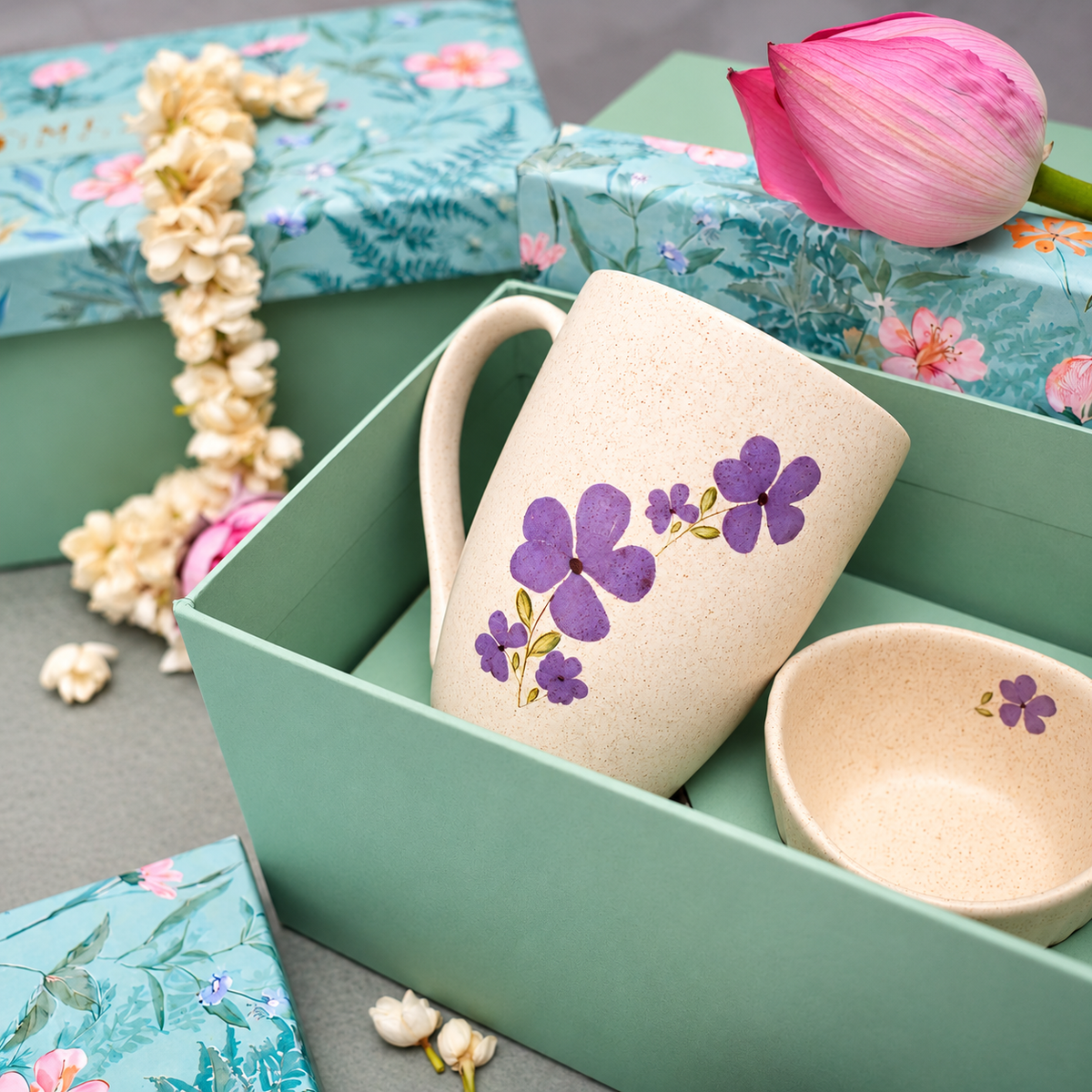 A Garden Affair Mugs & Mini Bowl Gift Set – Violet